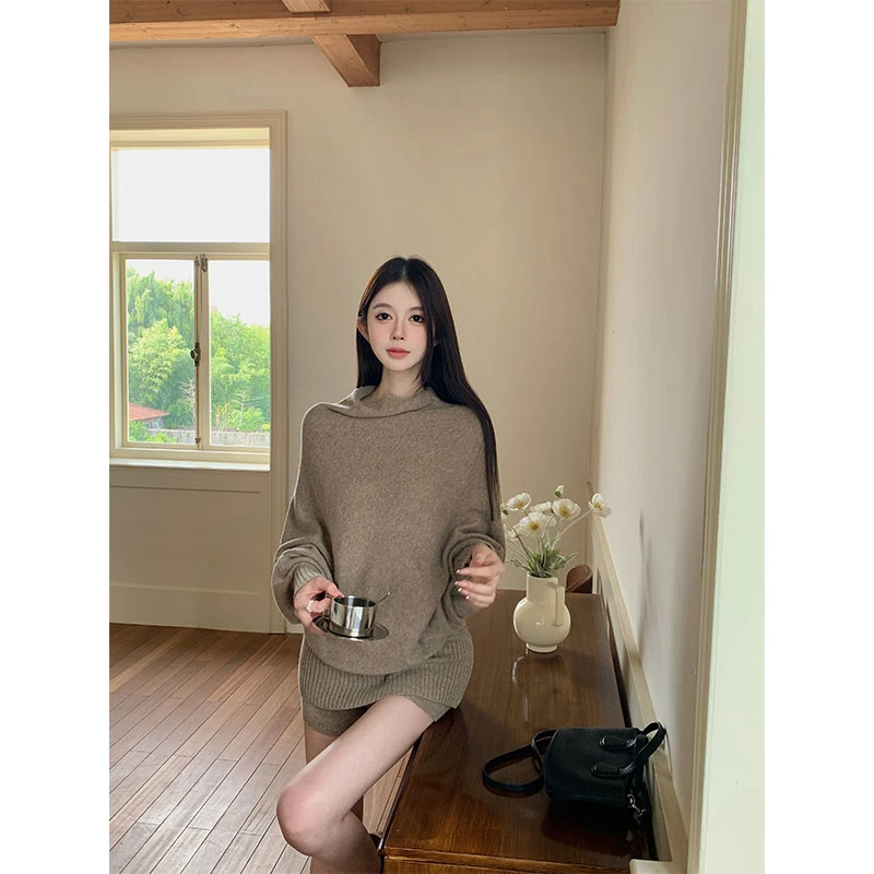 2025温柔氛围感套装小众洋气高级感长袖高领毛衣上衣高腰短裤潮女