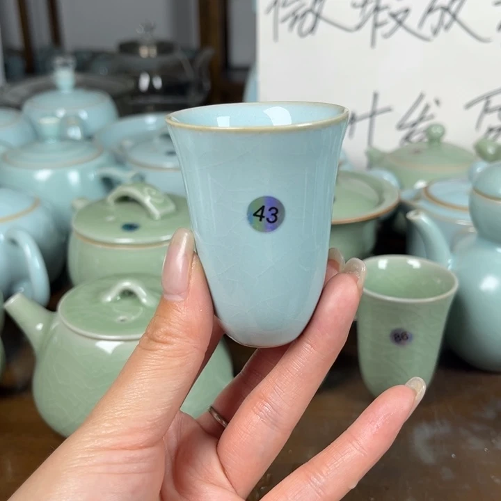 弘***张43号天青色闻香杯不完美