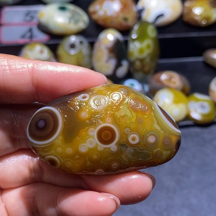 玛瑙/玉髓未镶嵌珠宝奇石44