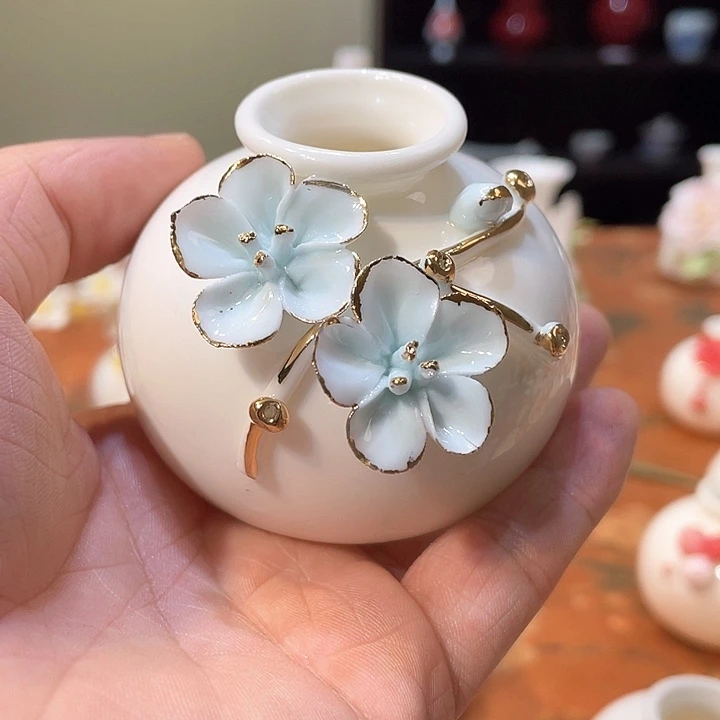 手工陶瓷精致摆件