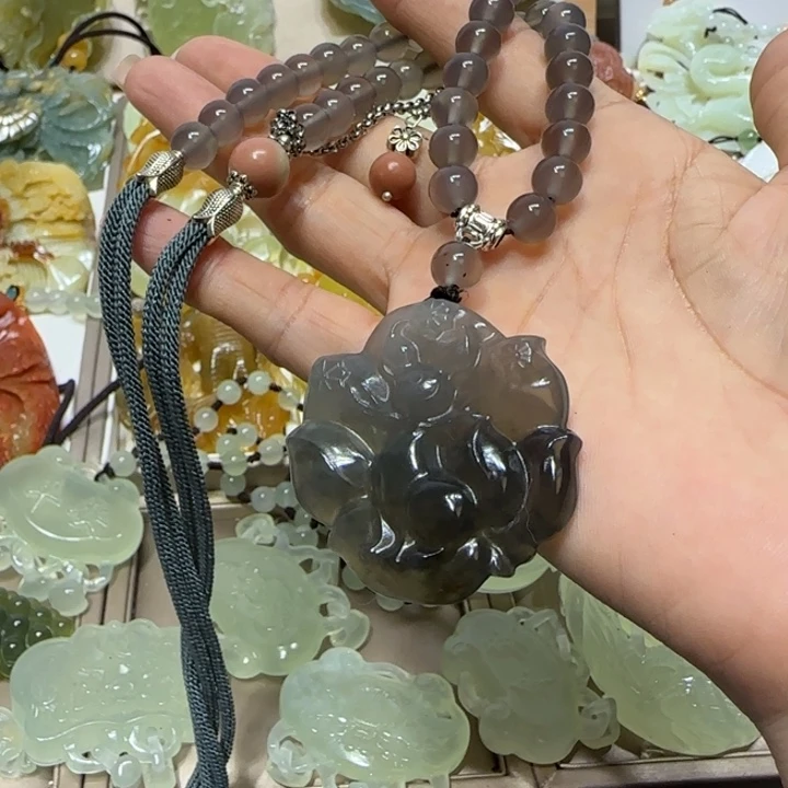 蛇纹石玉吊坠未镶嵌