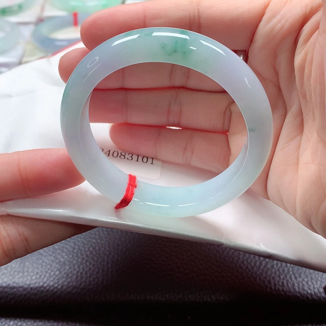 翡翠手镯未镶嵌天然A货翡翠