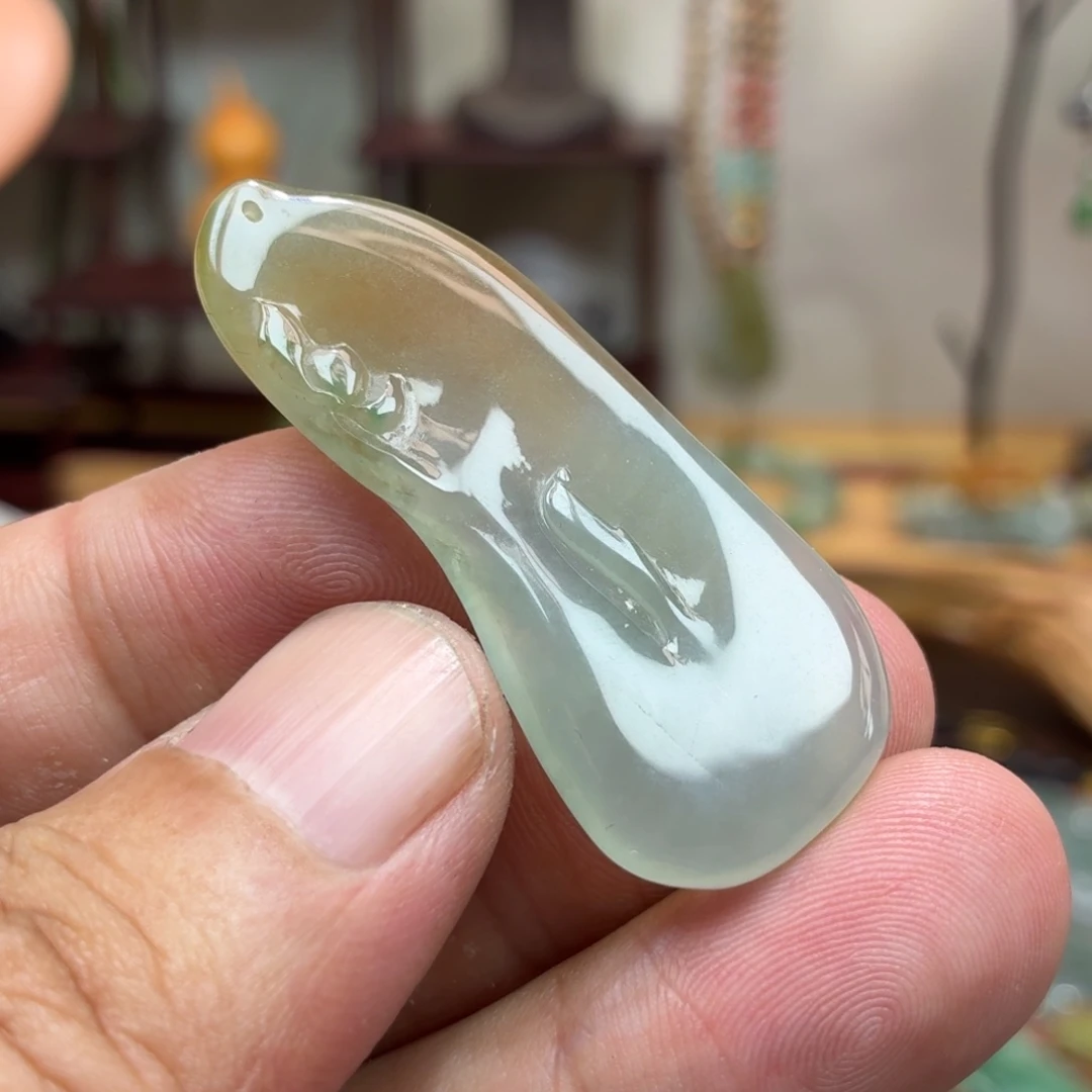 翡翠未镶嵌颈饰悟道