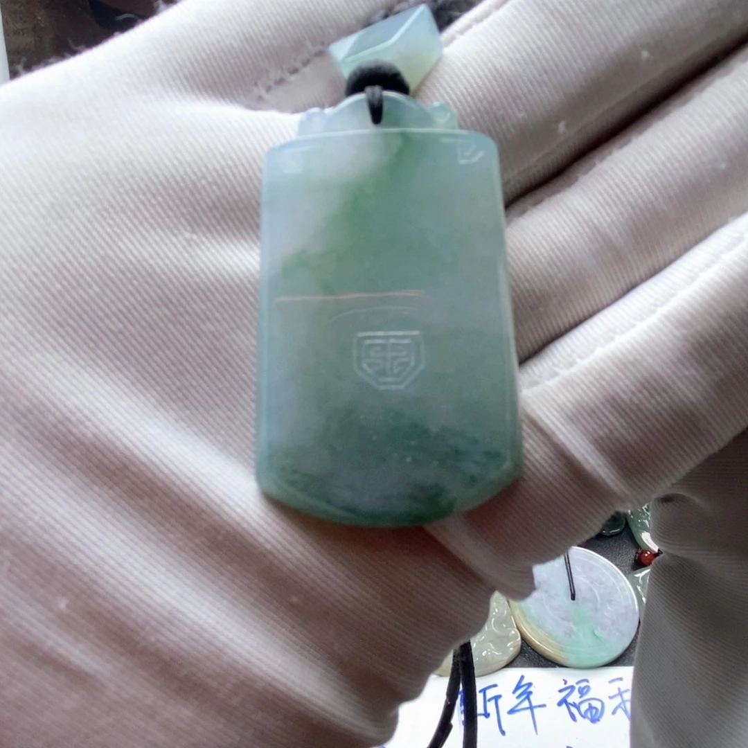 翡翠颈饰未镶嵌天然