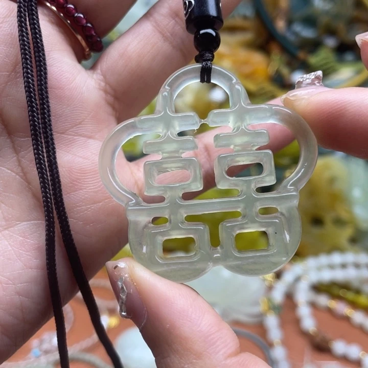 蛇纹石玉未镶嵌吊坠