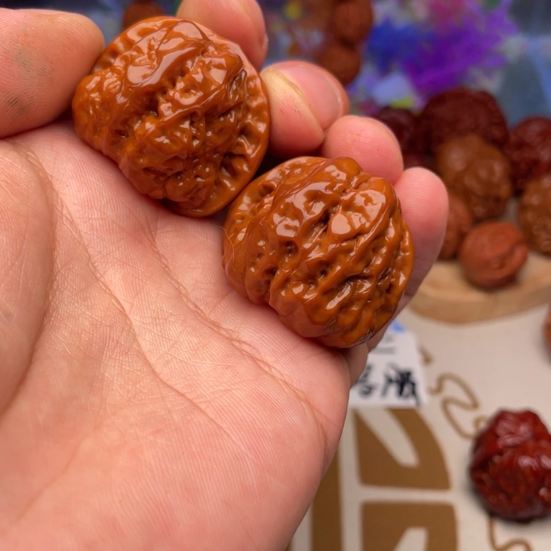 文玩核桃把件蛤蟆头边35肚38小手捻黄
