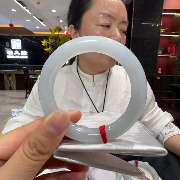 翡翠未镶嵌手镯冰蓝胖圆55
