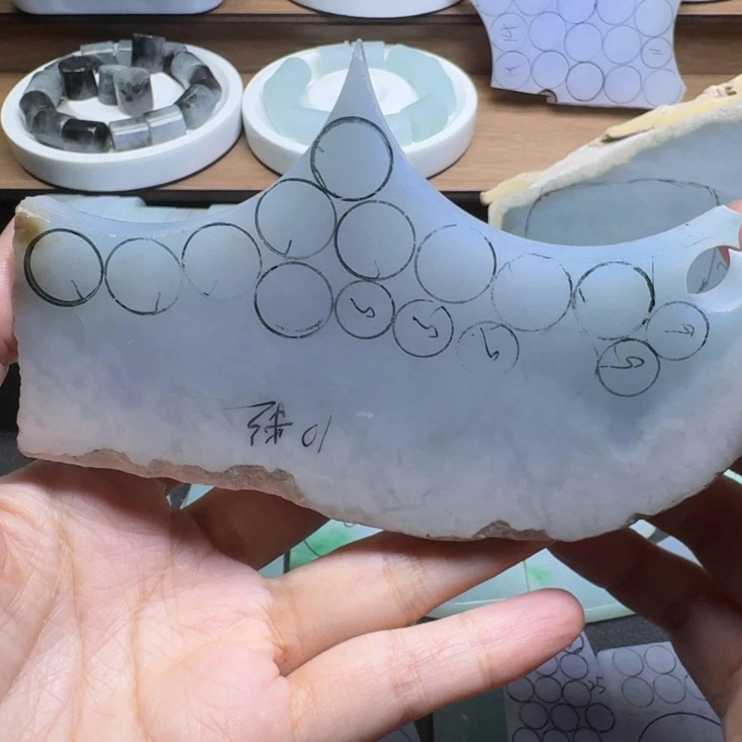 爱****定制翡翠未镶嵌裸石