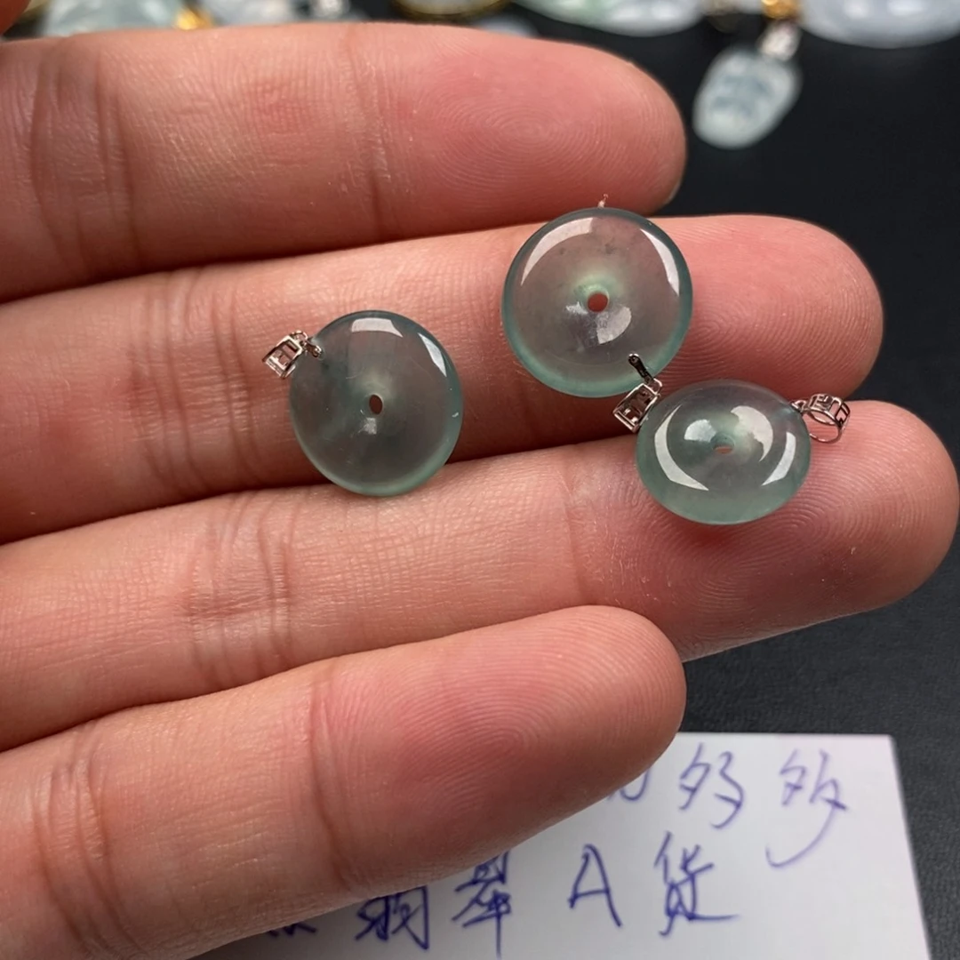 颈饰18K金镶嵌翡翠