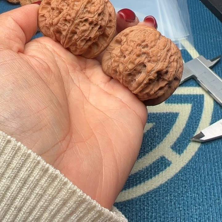 豆***6吊坠桃核文玩雪麒麟44