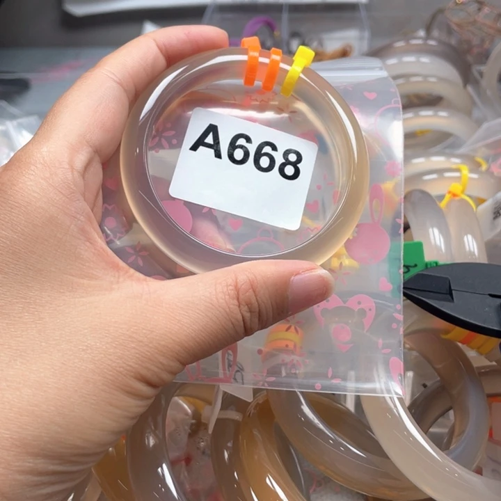 玛瑙/玉髓手镯未镶嵌