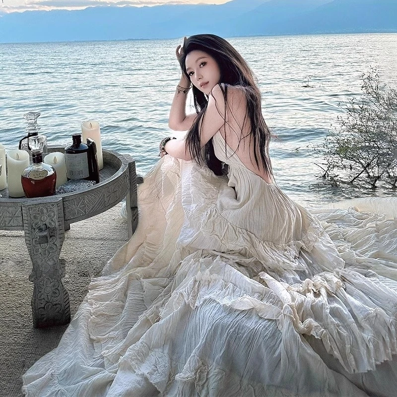 泰国云南海边度假v领挂脖连衣裙仙女性感气质露背荷叶边蛋糕长裙