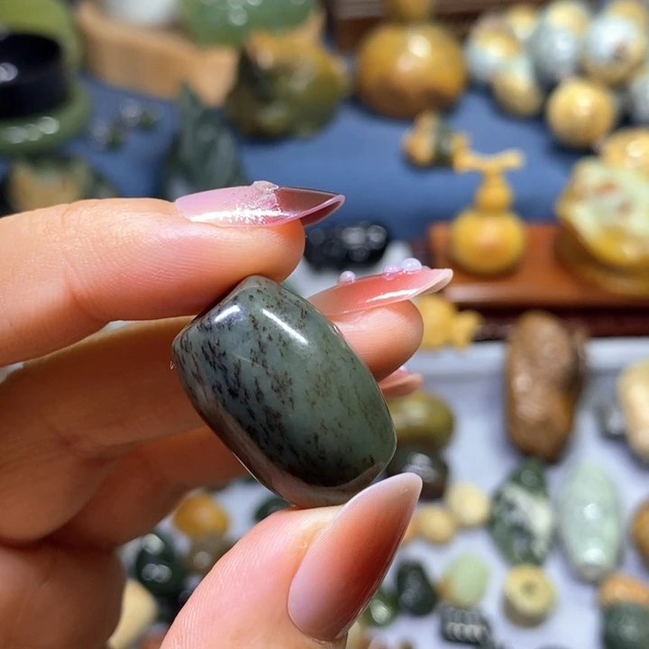 未镶嵌透闪石质玉挂件