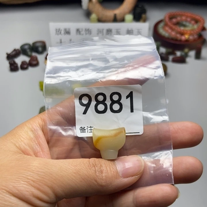 风***清蛇纹石玉未镶嵌项链