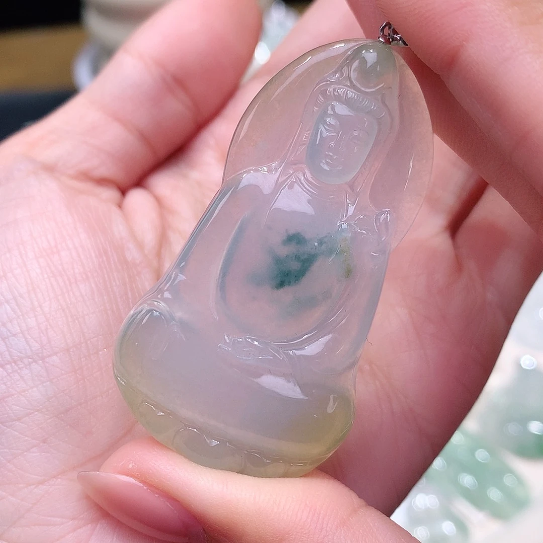 颈饰18K金镶嵌翡翠三彩特色料素衣观音