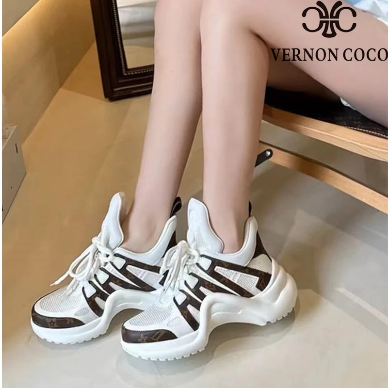 老爹鞋使用低帮运动休闲鞋适合日常穿着