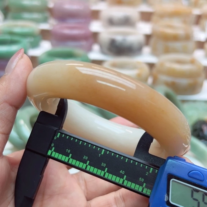 石英岩玉手镯未镶嵌