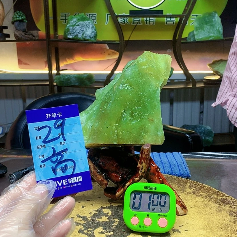 【闪购商品】蛇纹石玉未镶嵌岫玉人****?