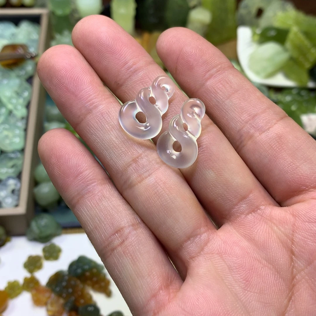 岫玉颈饰未镶嵌乔****螺丝