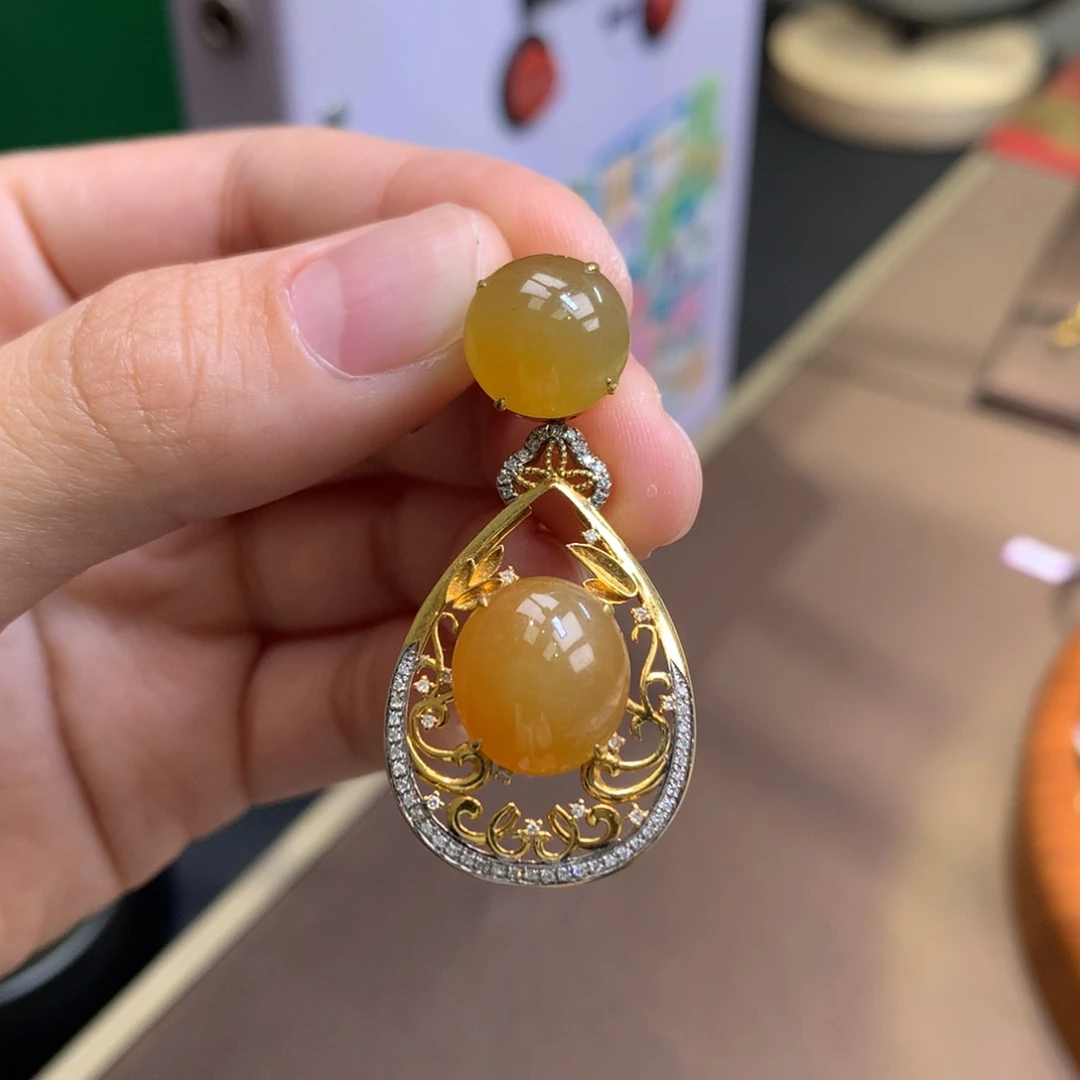 翡翠18K金镶嵌颈饰翡翠