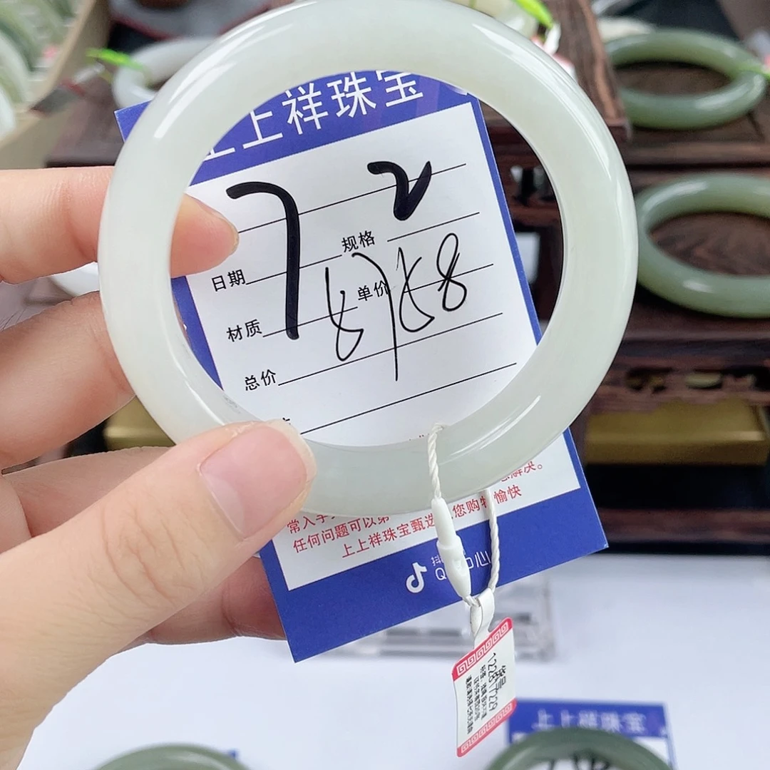和田玉手镯未镶嵌