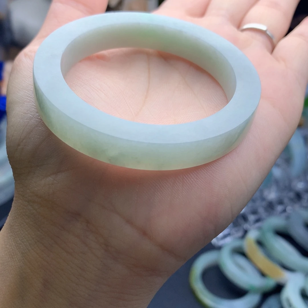 未镶嵌翡翠手镯定制翡翠520