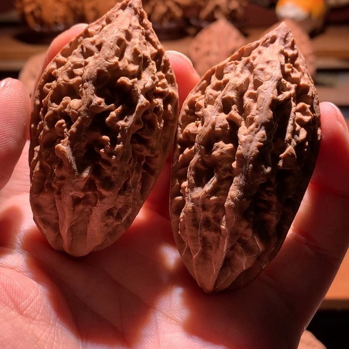 文玩核桃吊坠楸玥核81