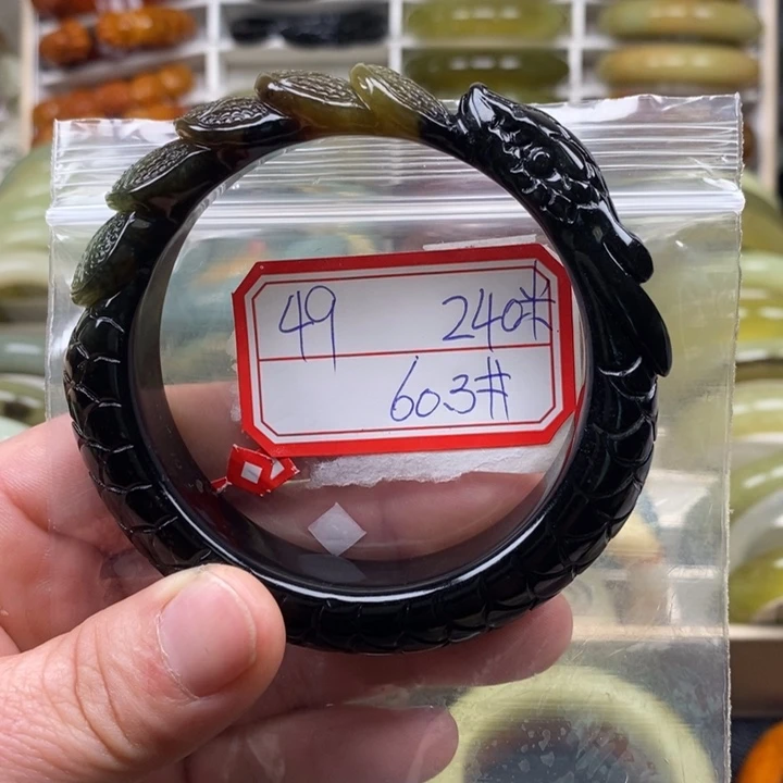 蛇纹石玉颈饰未镶嵌天**莲