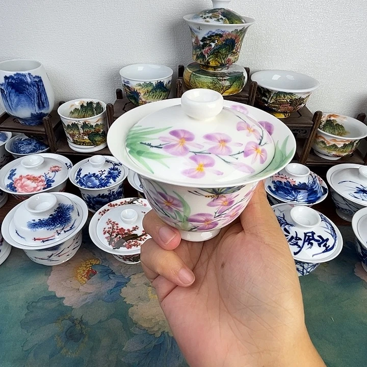忠意堂釉下彩蝶恋花盖碗