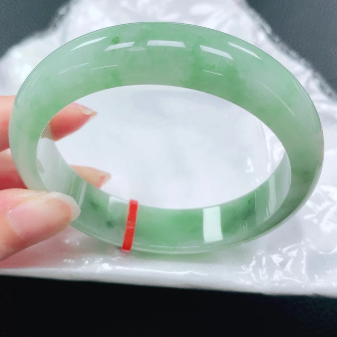 翡翠手镯未镶嵌57圈