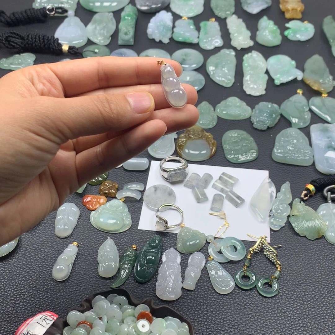 翡翠颈饰未镶嵌豆子