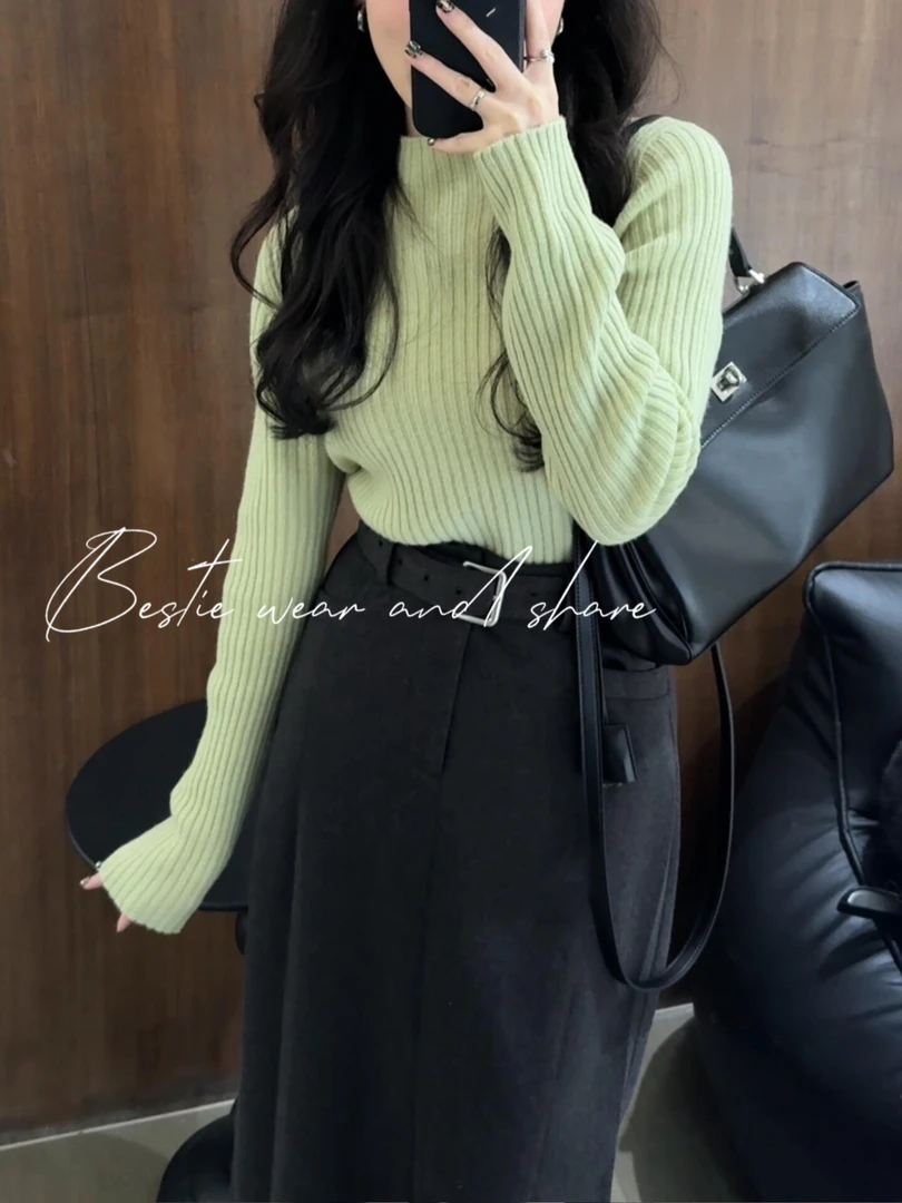 高级感绿色半高领针织毛衣女2025新款软糯百搭黑灰色半身裙两件套