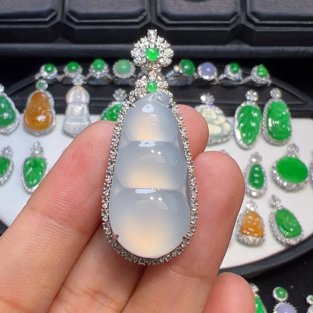 翡翠18K金镶嵌颈饰收到货48小时鉴赏期