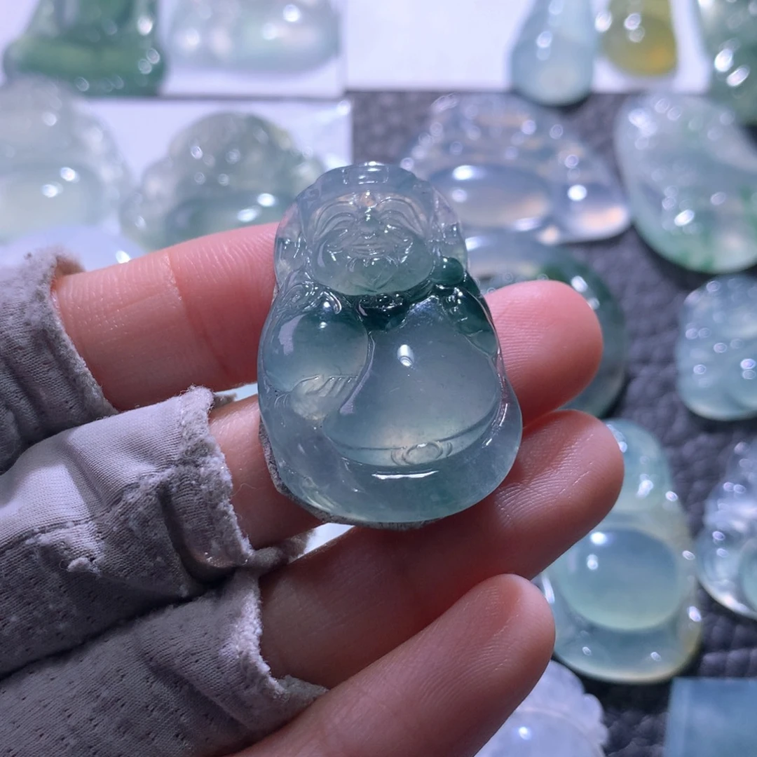 翡翠未镶嵌颈饰财神