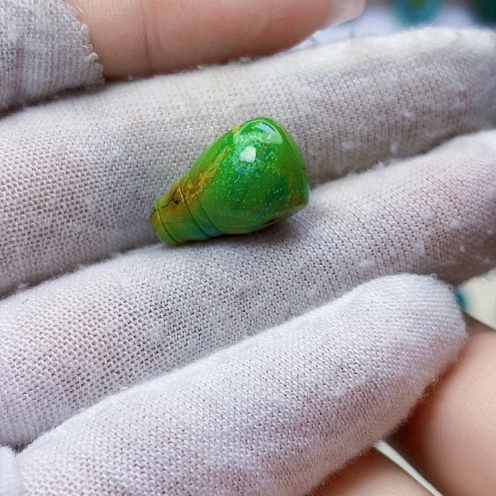 绿松石未镶嵌饰品