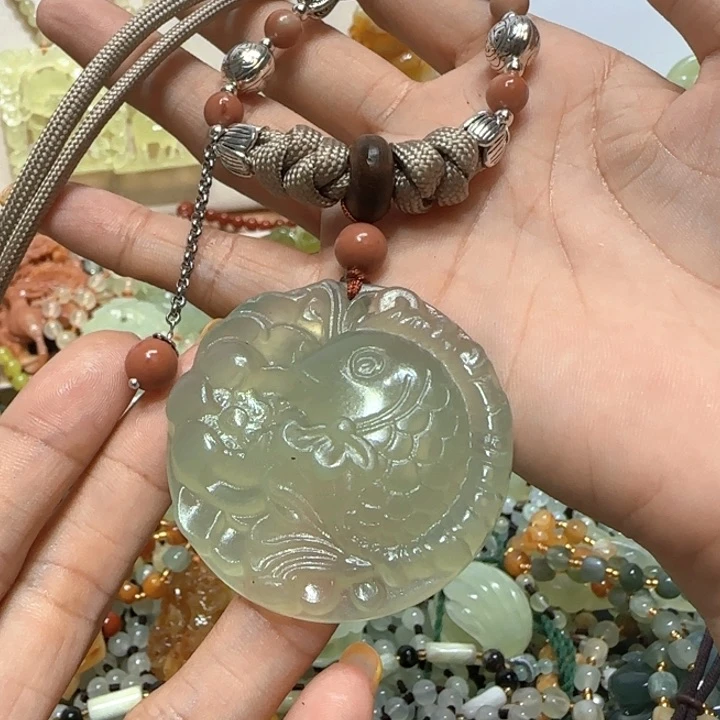 未镶嵌蛇纹石玉吊坠
