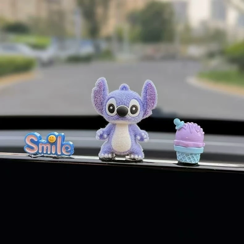 2025新款史迪仔车载屏幕摆件汽车显示屏装饰车内饰品公仔玩偶可爱