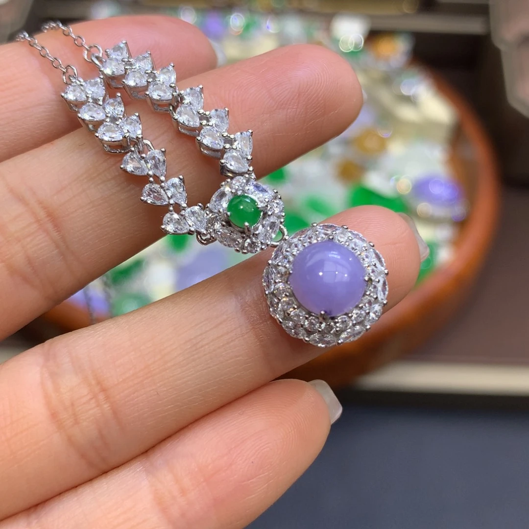 翡翠颈饰18K金镶嵌翡翠吊坠