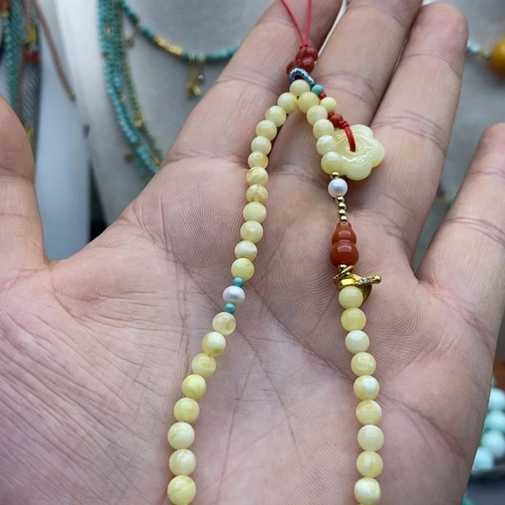 琥珀裸石未镶嵌配饰