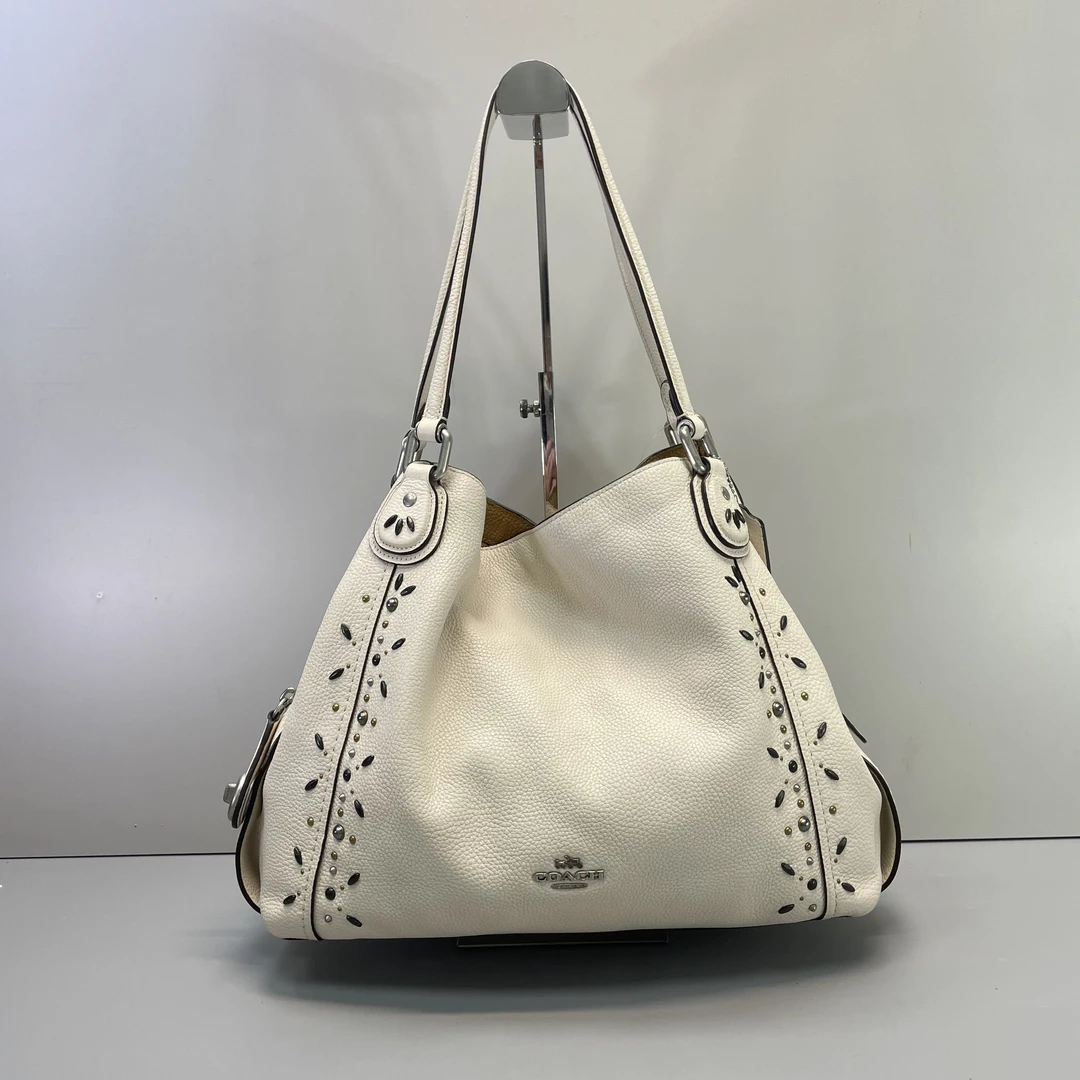 90新 COACH/蔻驰 白色铆钉大腋下36*28*12cmE032212