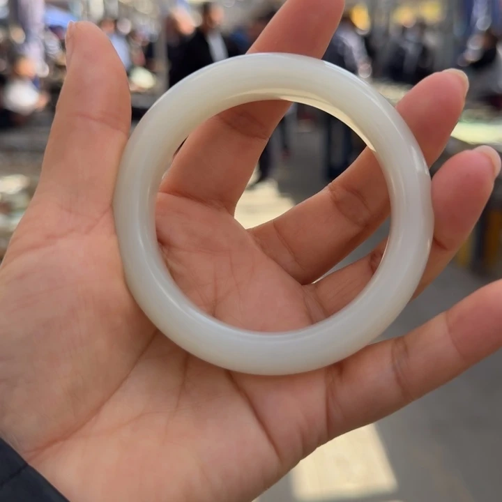 和田玉未镶嵌手镯