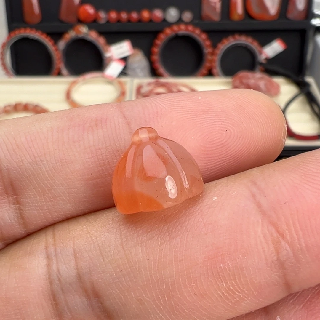 南红玛瑙未镶嵌颈饰莲蓬