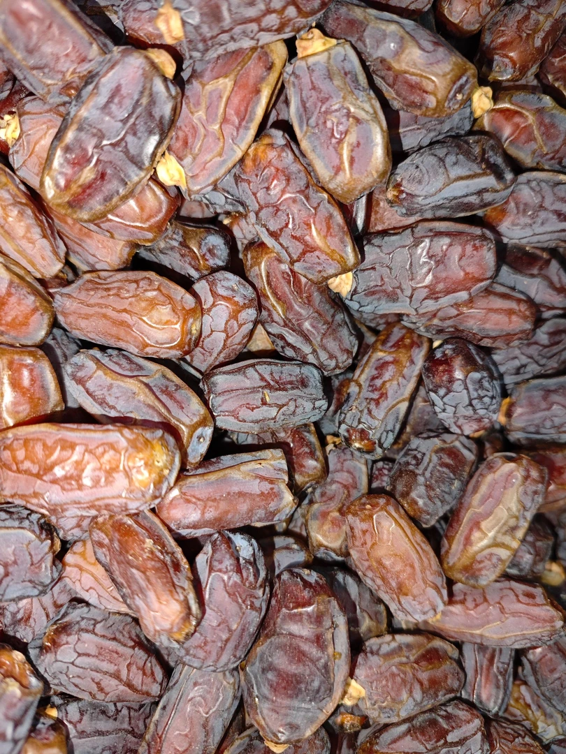 椰枣自然晾干香甜可口休闲零食