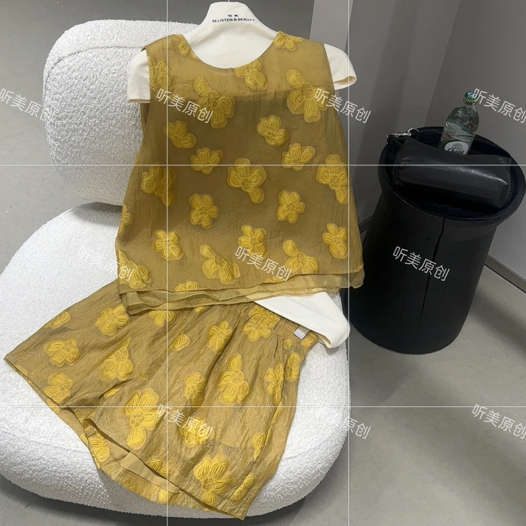 【媚儿】刺绣花无袖上衣+松紧腰短裤两件套