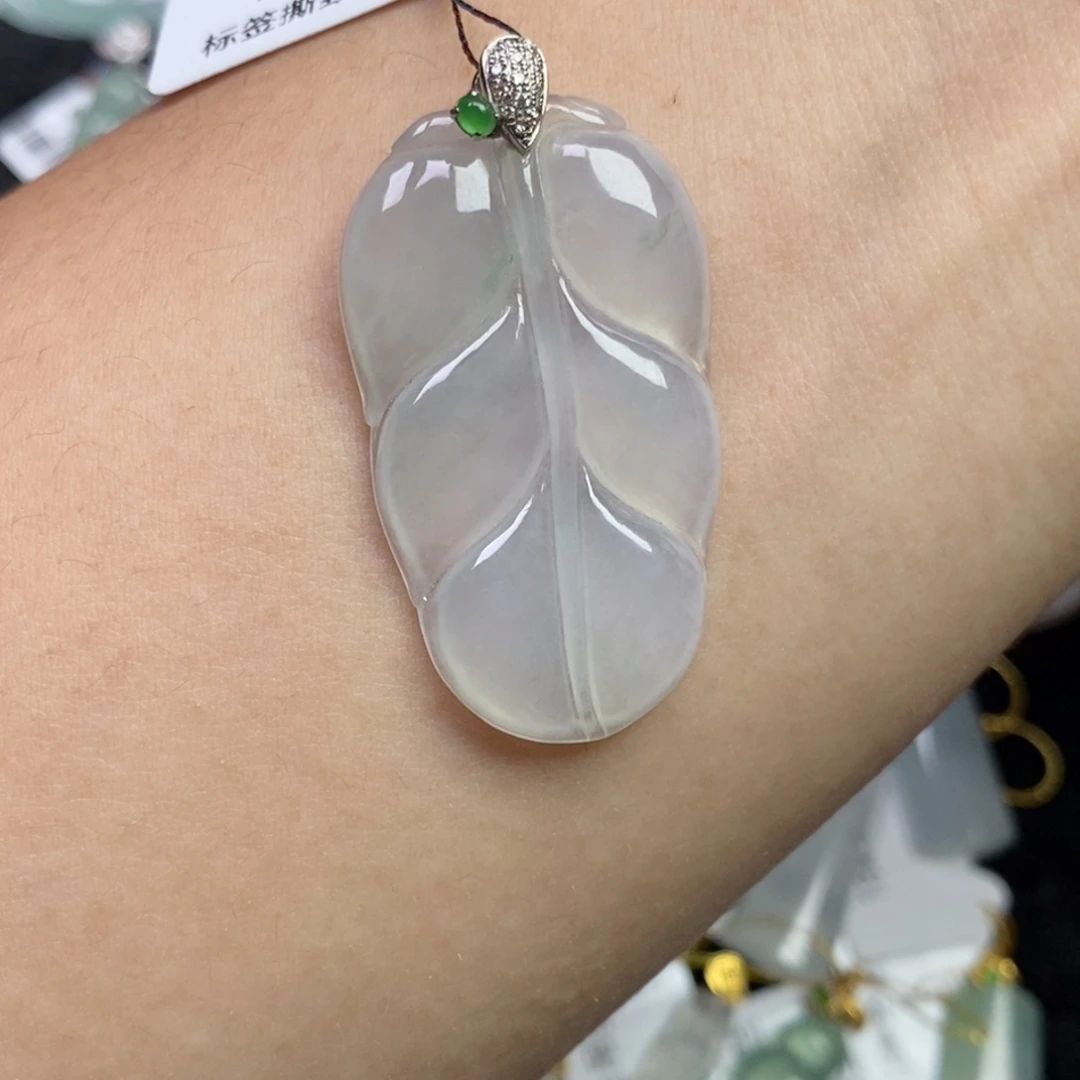 翡翠18K金镶嵌颈饰叶子