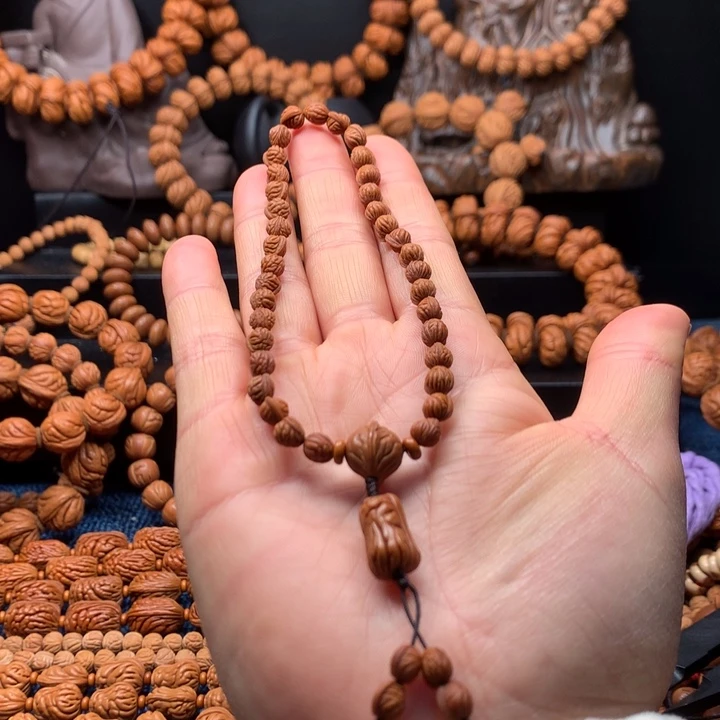 用****5桃核手持。