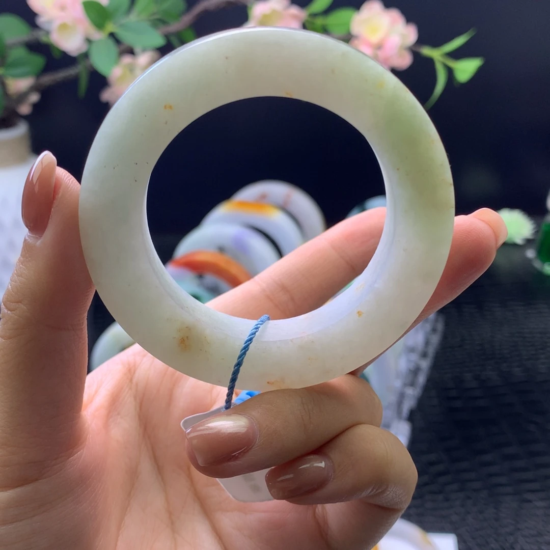 定制翡翠未镶嵌手镯