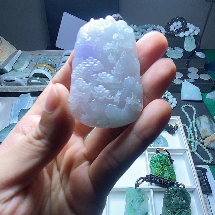 翡翠未镶嵌颈饰山水牌