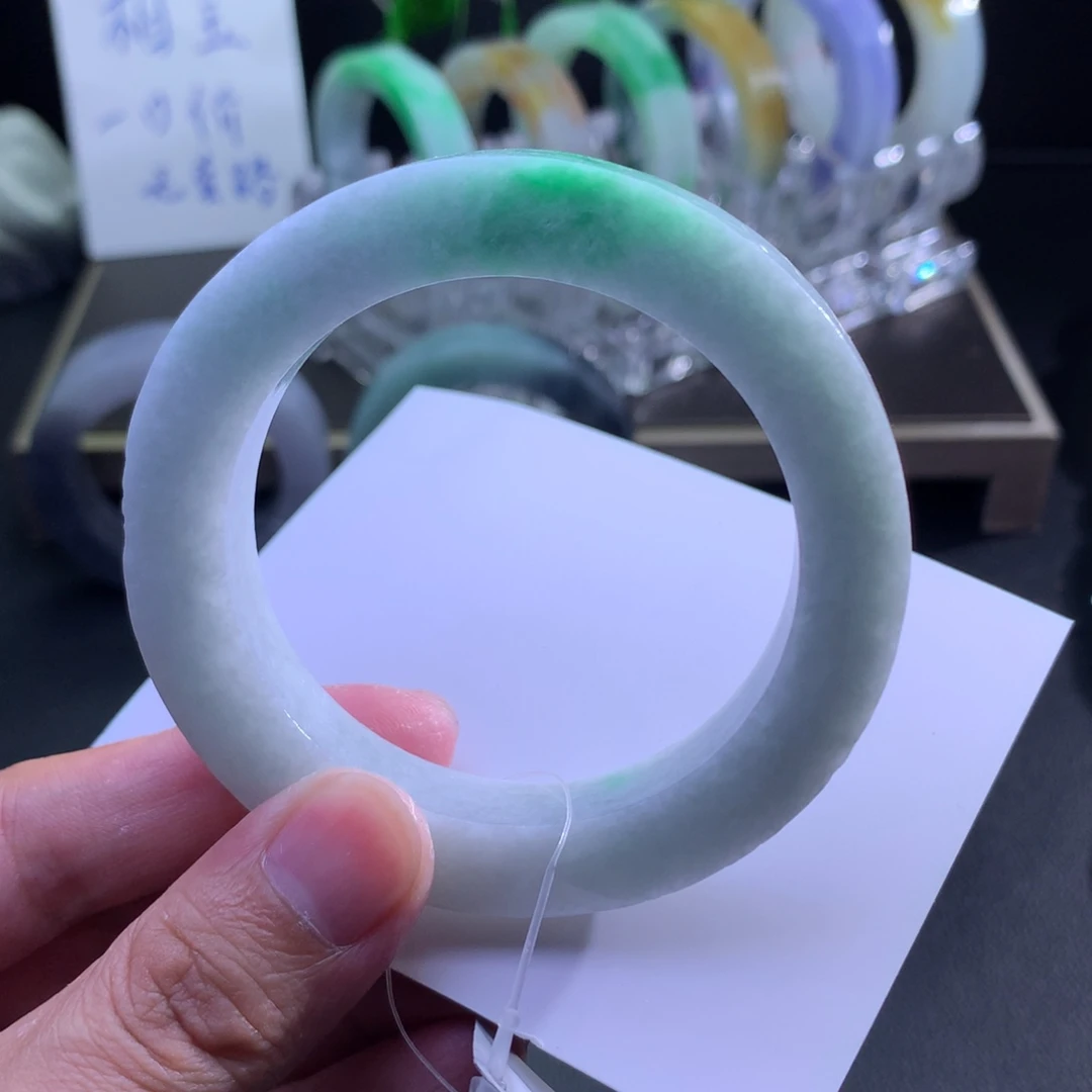 未镶嵌翡翠手镯定制翡翠