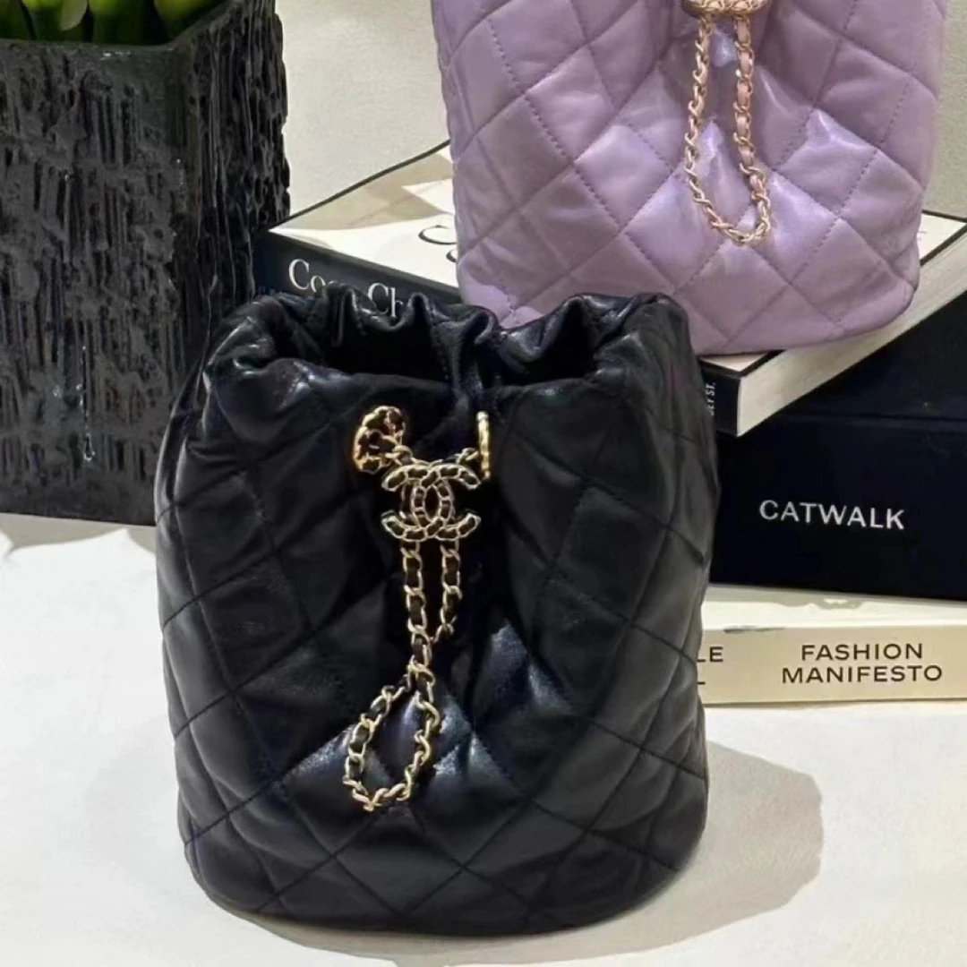 99新 Chanel/香奈儿 多多奢品/香奈儿24p黑金抽绳水桶斜挎包/99新